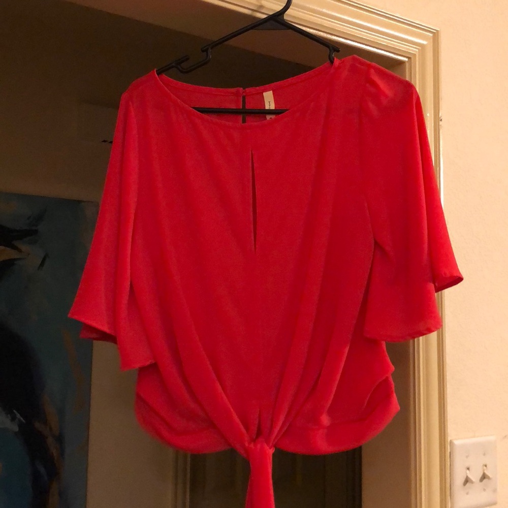 Keyhole flowy blouse from Vici
